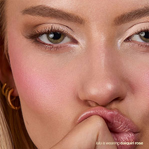 Rubor en barra ICONIC London Blurring Blush Stick Daiquiri Pink